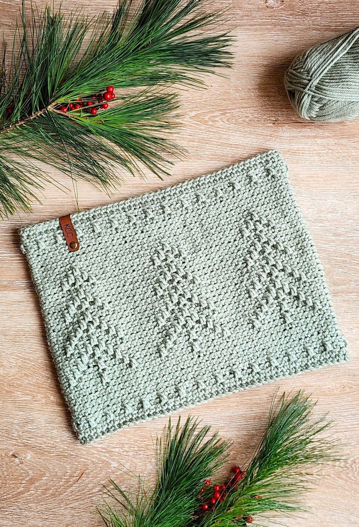 Pine Woods Cowl (Crochet)